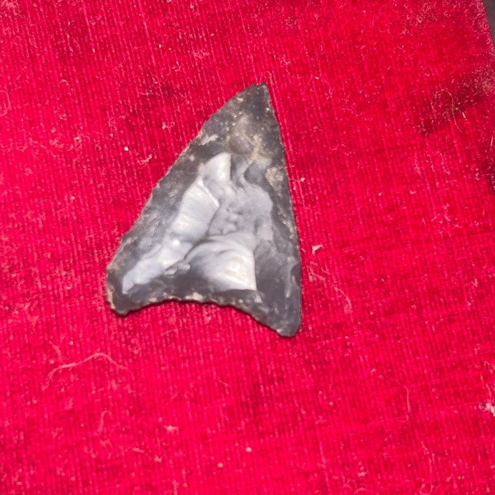 Authentic Black Arrowhead Found At Tennessee River - image 1